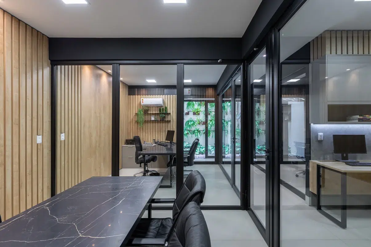 Escritório Marcelino Advogados - Ambiente Profissional moderno em Curitiba